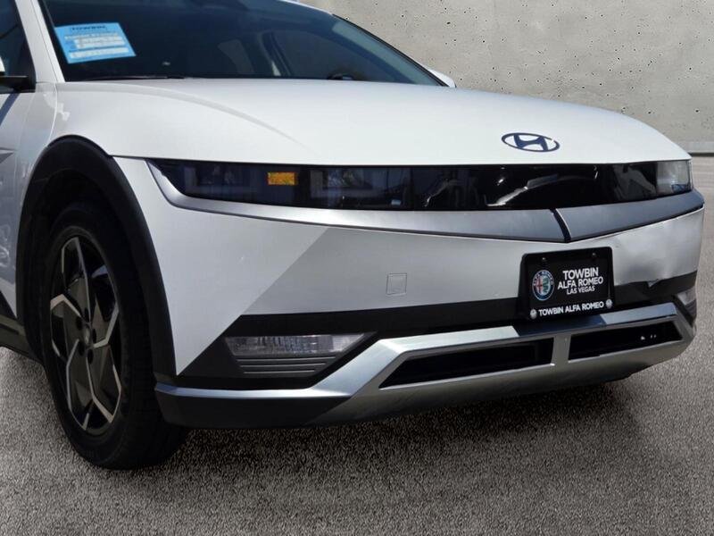Used 2023 White Hyundai SE image 8