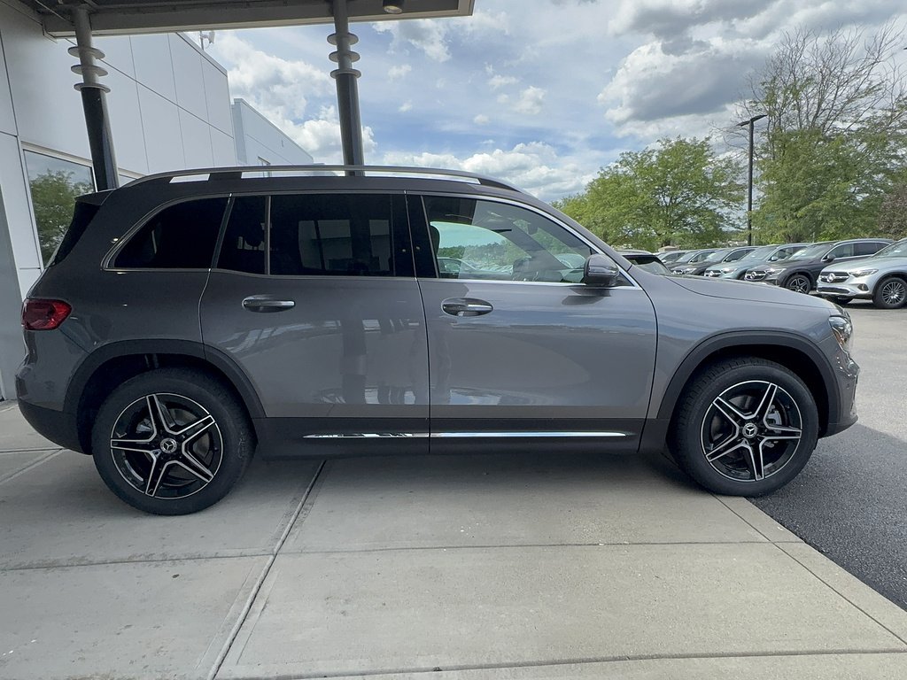 New 2026 Mountain Grey Metallic Mercedes-Benz GLB 250 4MATIC® image 4
