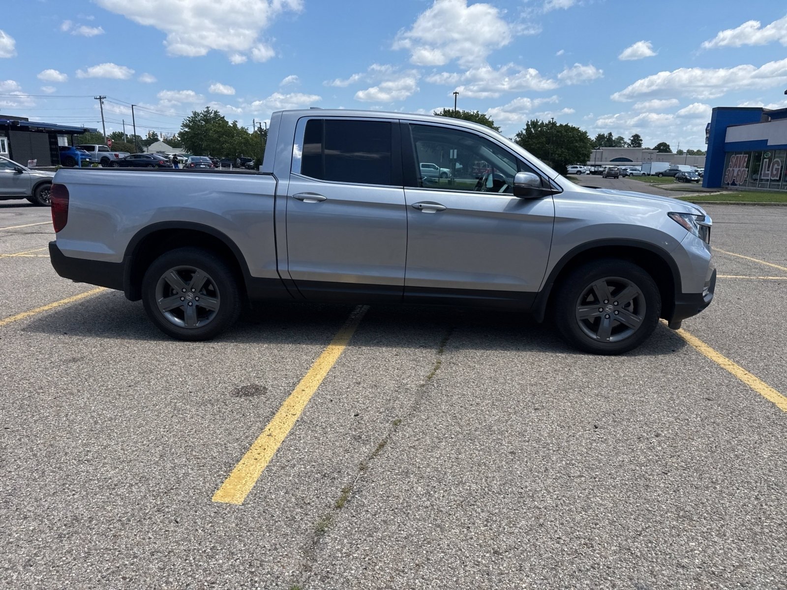 Certified Used 2023 Lunar Silver Metallic Honda AWD RTL image 57