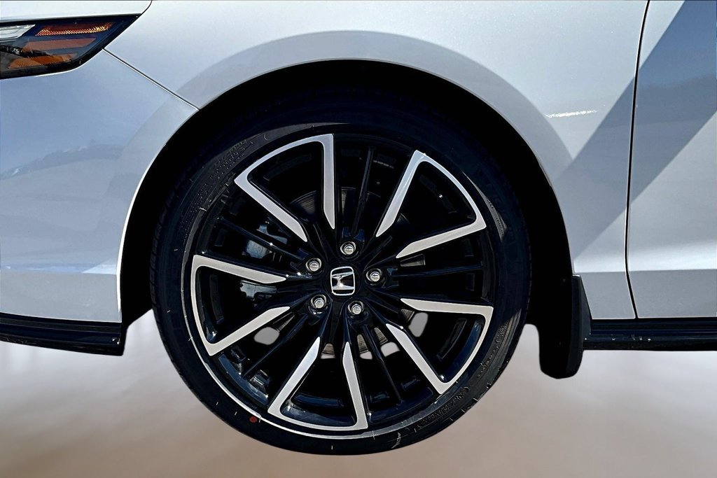 New 2026 Platinum White Pearl Honda Touring image 12
