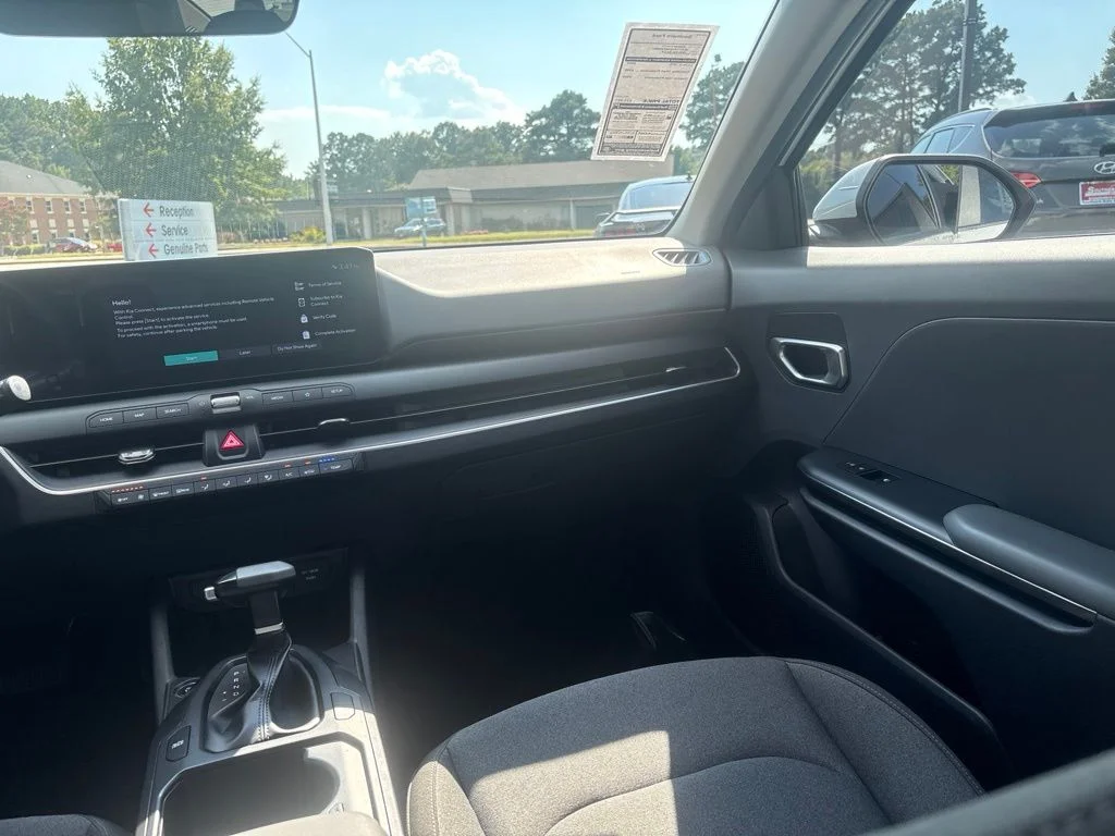 Used 2025 White Kia LX image 21
