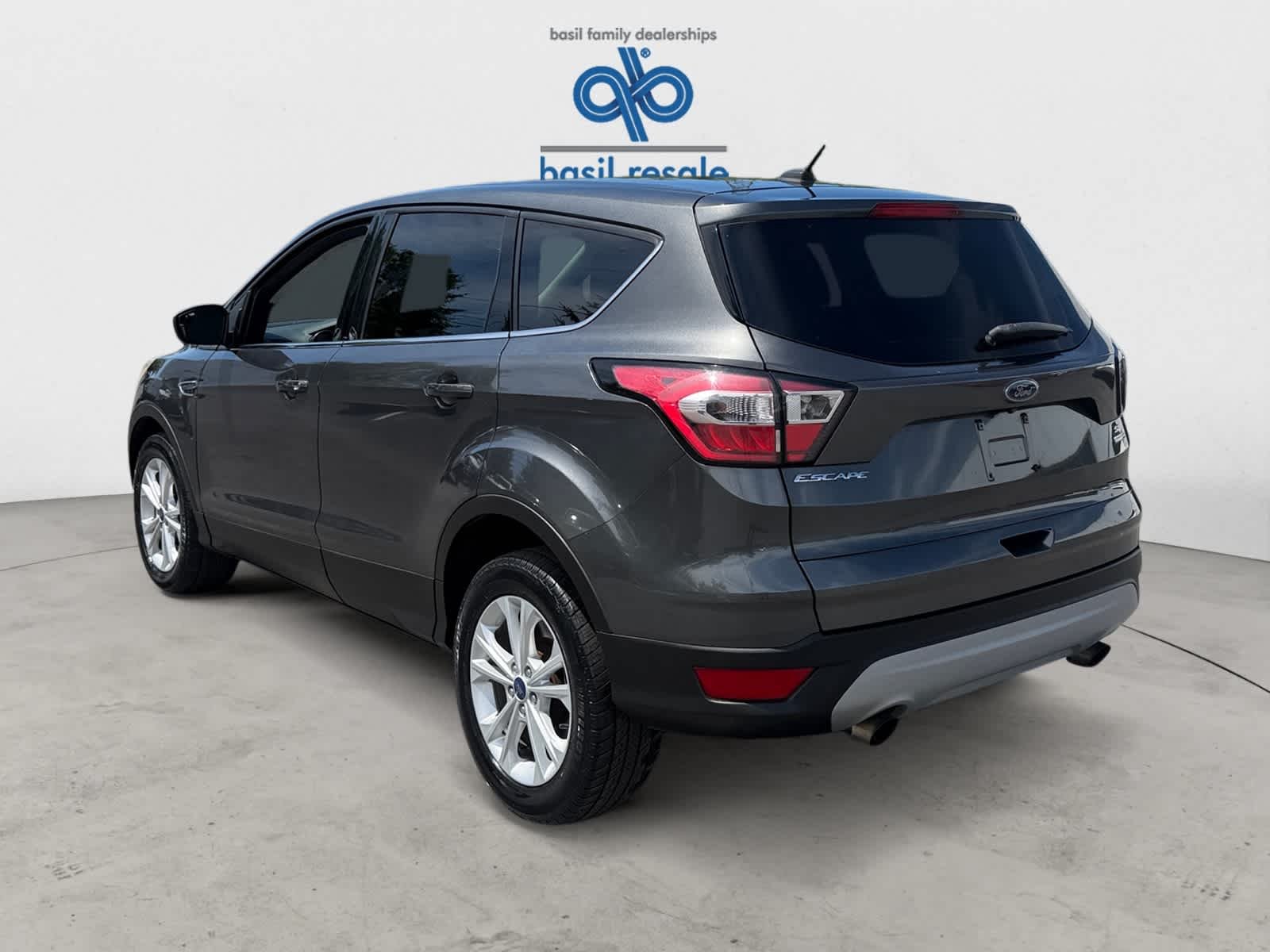 Used 2017 Magnetic Ford SE image 5