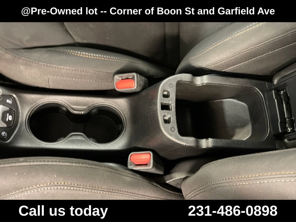 Used 2018  Jeep Sport image 26