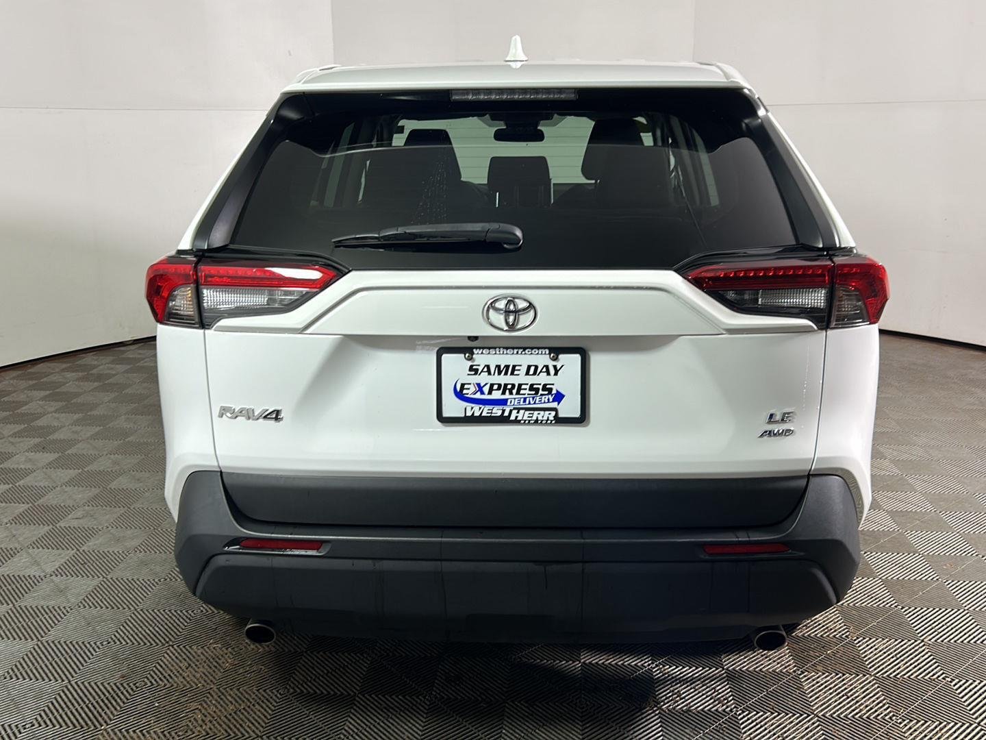 Used 2023 Ice Cap Toyota LE image 8