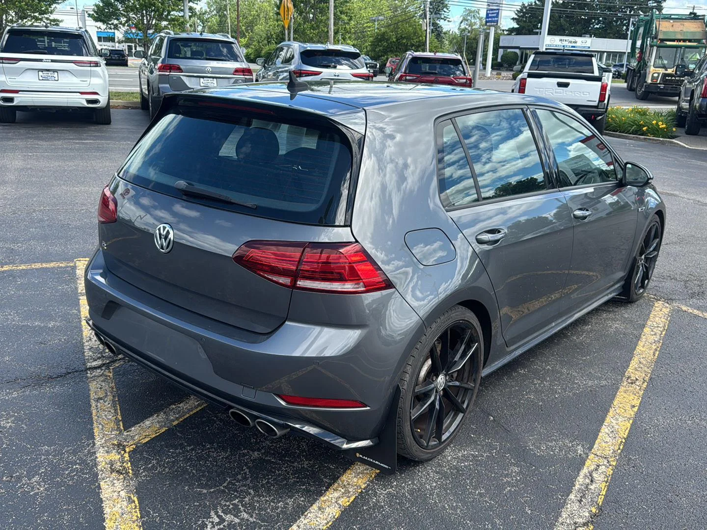 Used 2019 Indium Gray Metallic Volkswagen 4Motion image 6