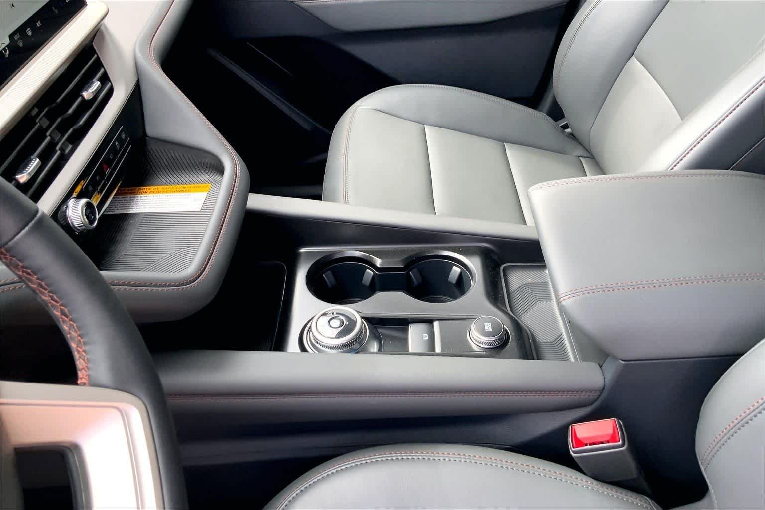 New 2026 Star White Metallic Tri-Coat Ford Active image 7