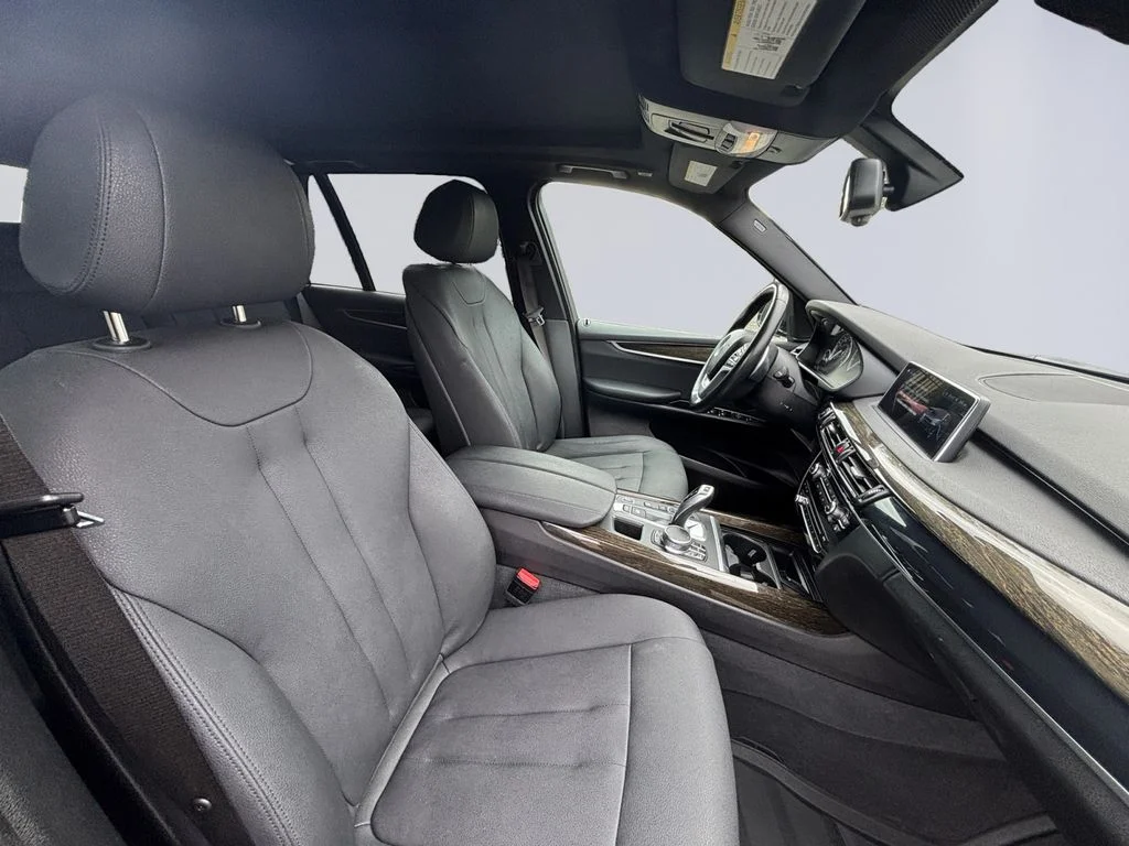 Used 2018 Black BMW xDrive40e image 17