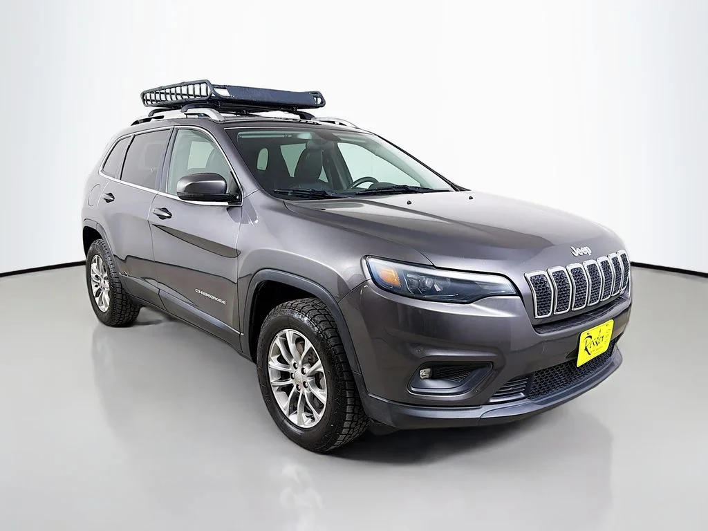 Used 2019 Gray Jeep Latitude Plus image 4
