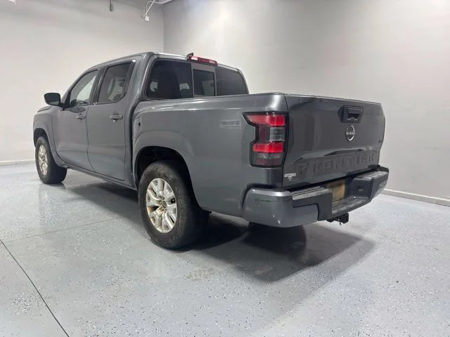 Used 2022 Gray Nissan SV image 8