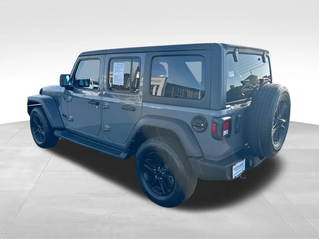 Used 2022 Gray Jeep Unlimited Sport Altitude image 6