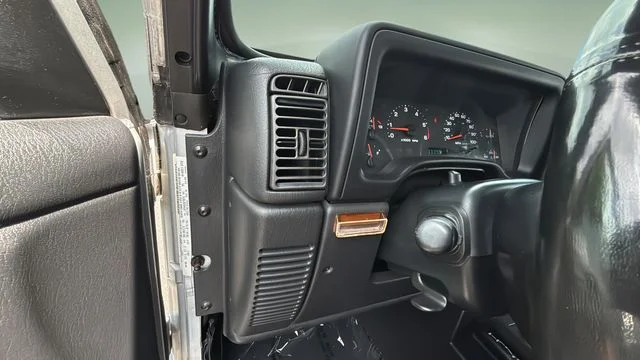 Used 2006 Silver Jeep Unlimited image 21