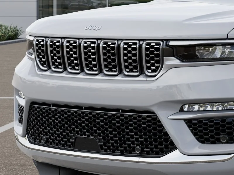 New 2025 Bright White Clear-Coat Exterior Paint Jeep Summit Reserve image 91