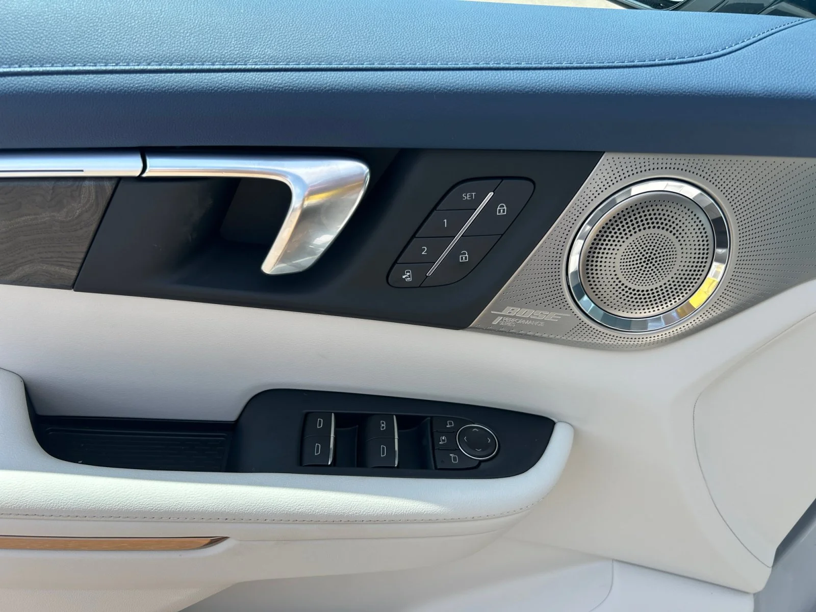 New 2026 Iridescent White Tricoat Buick Avenir AWD image 17