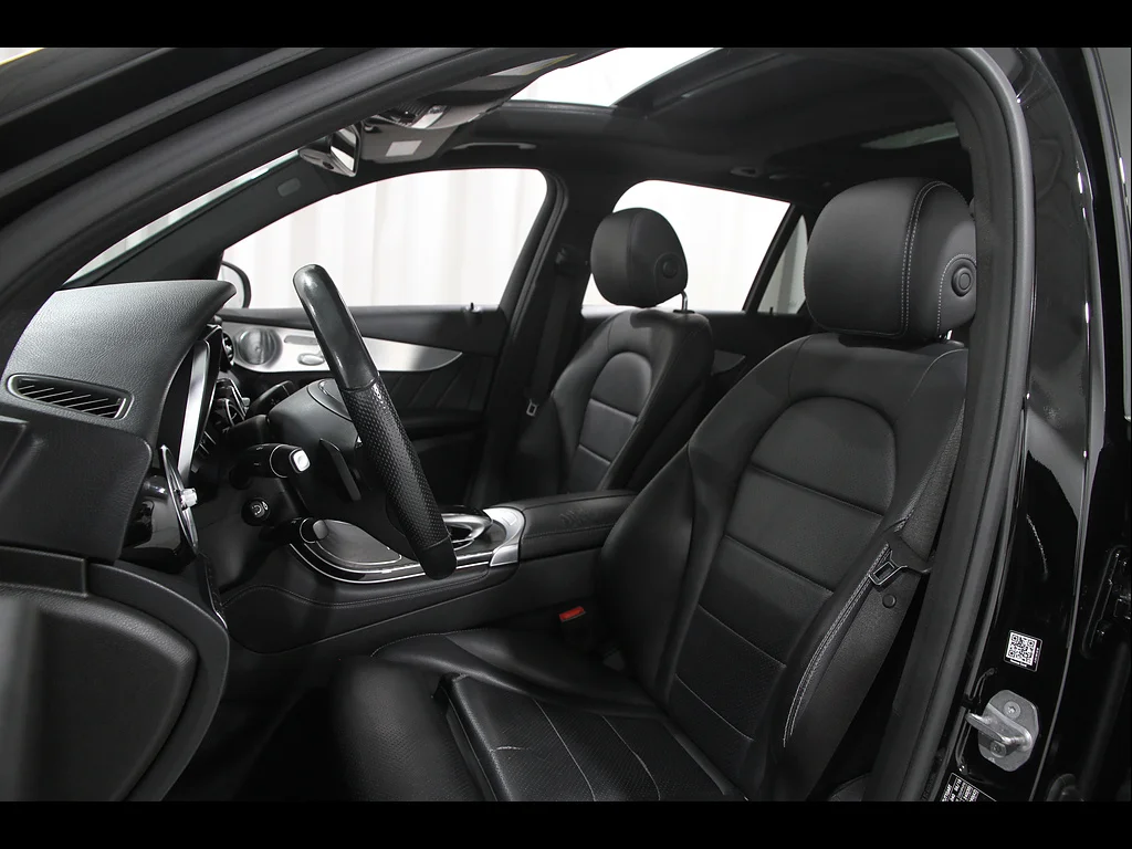 Used 2019 Black Mercedes-Benz GLC 300 4MATIC® image 5