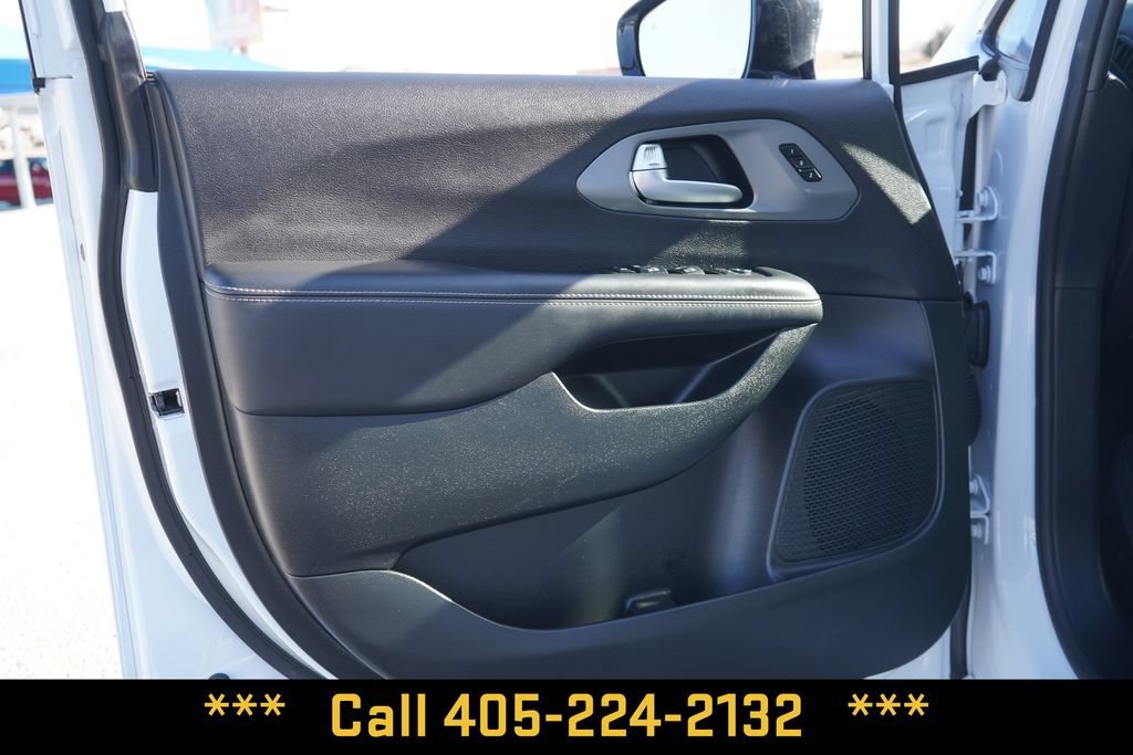 2025 Chrysler Pacifica Select - Photo 14