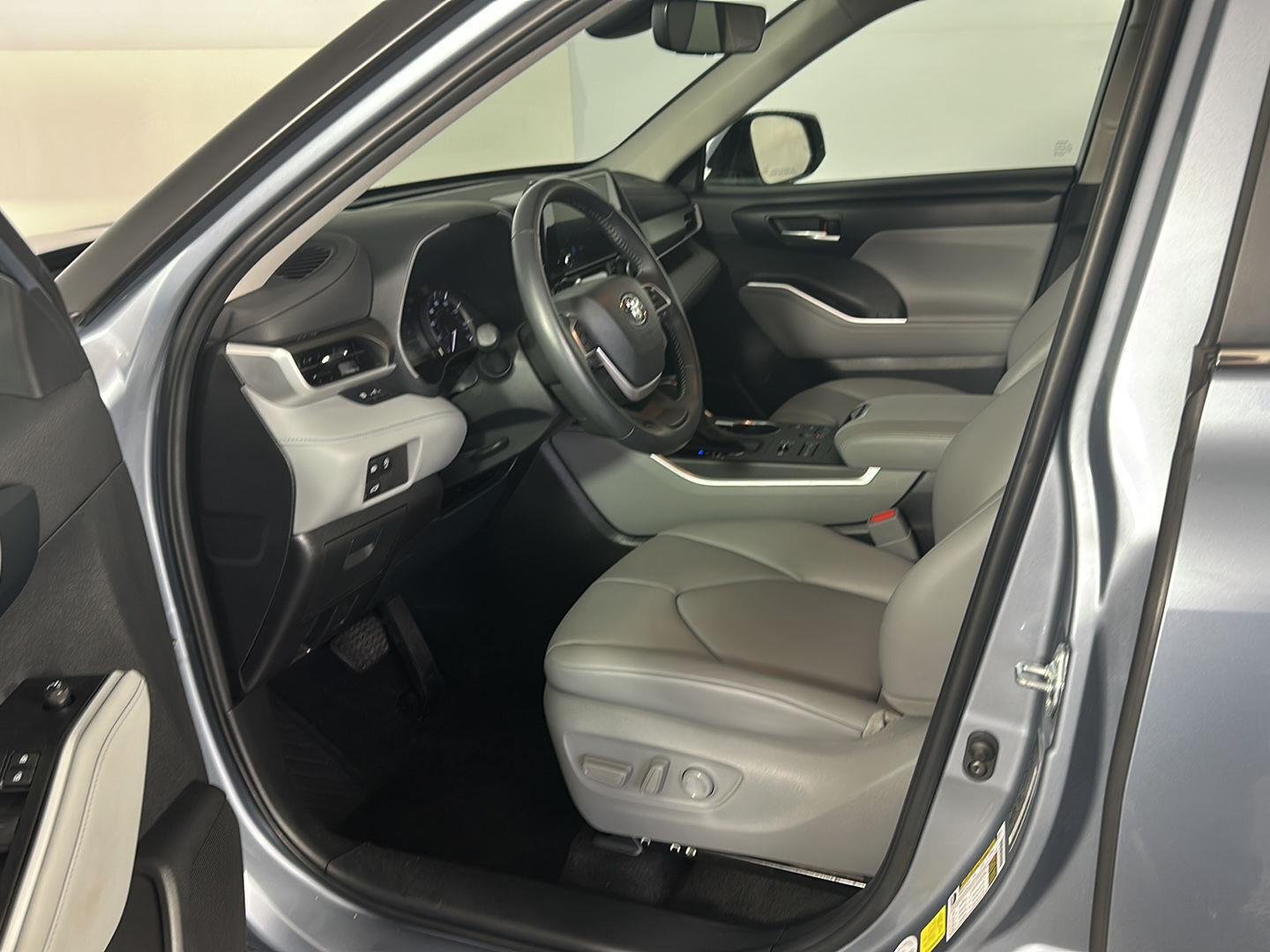 Used 2023 Moon Dust Toyota XLE image 10