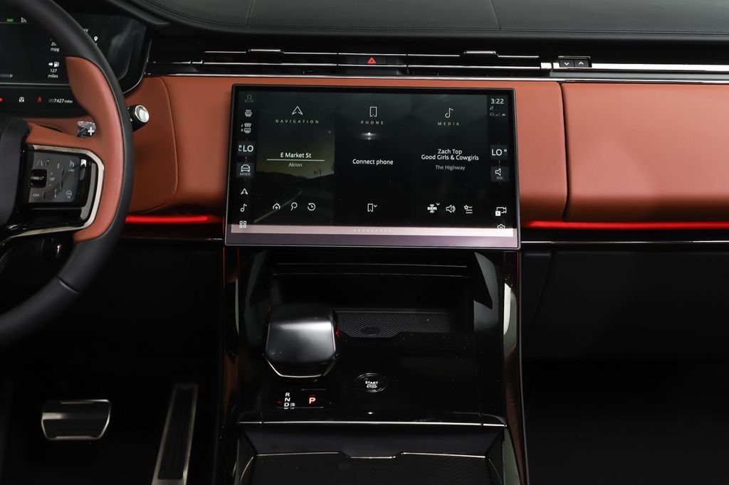 Used 2024  Land Rover SV Edition One Flux Silver image 15
