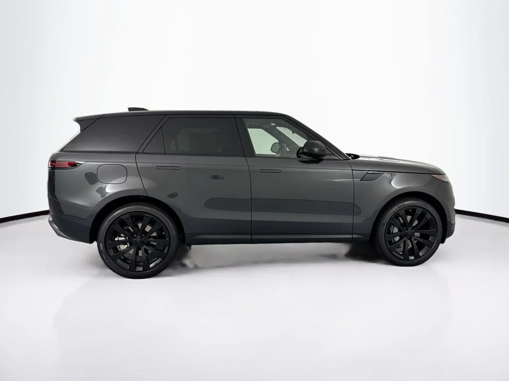 New 2026 Carpathian Grey Land Rover SE image 4