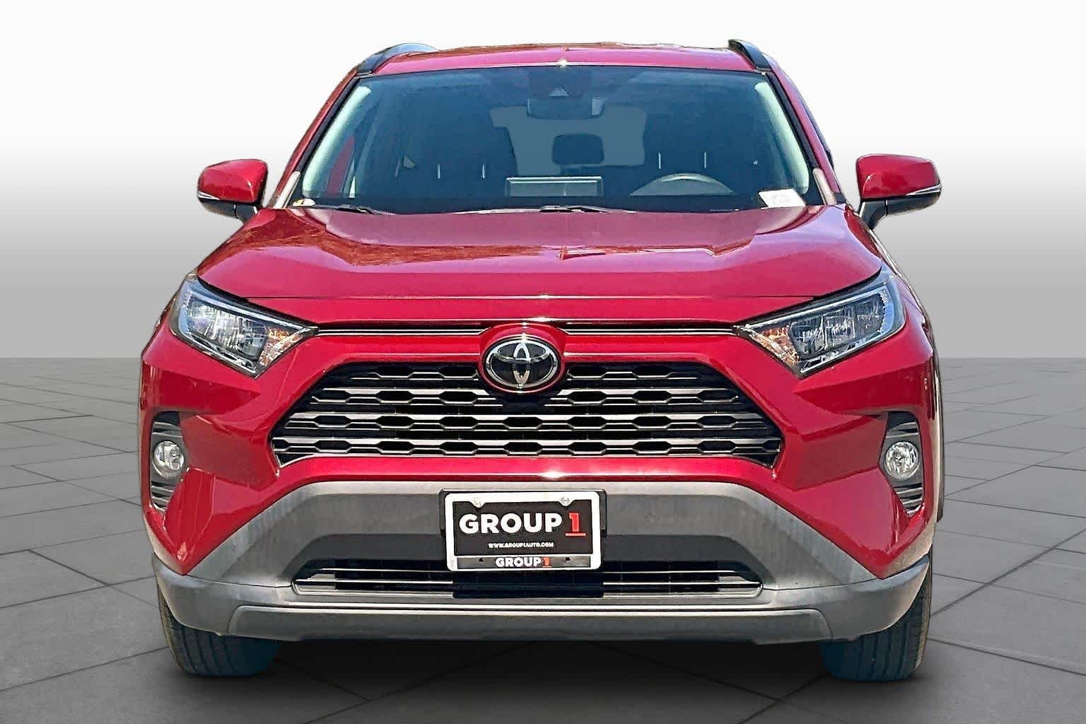 Used 2021 Ruby Flare Pearl Toyota XLE image 4