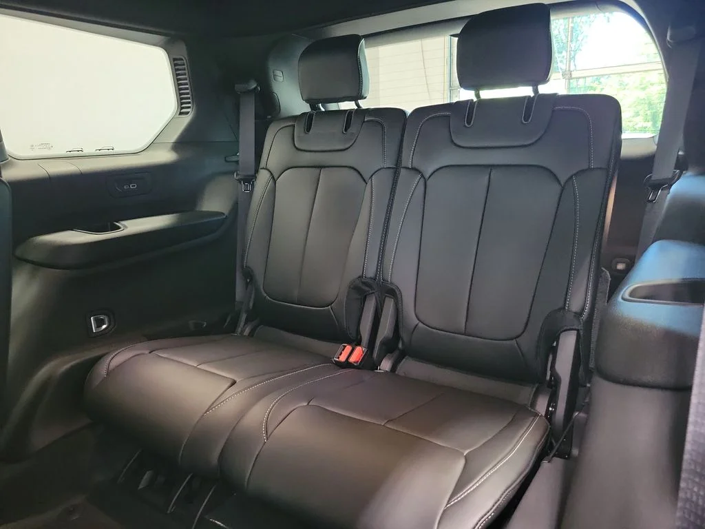 New 2026 Bright White Clear-Coat Exterior Paint Jeep Limited image 9