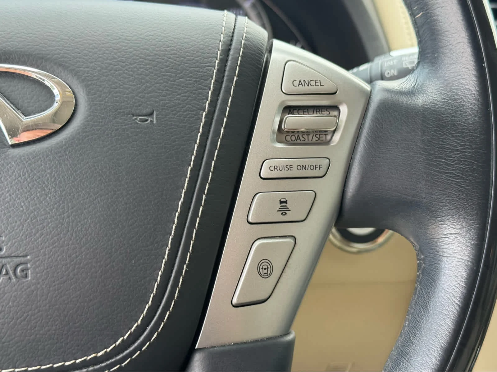 Used 2019 Moonstone White INFINITI LUXE image 25
