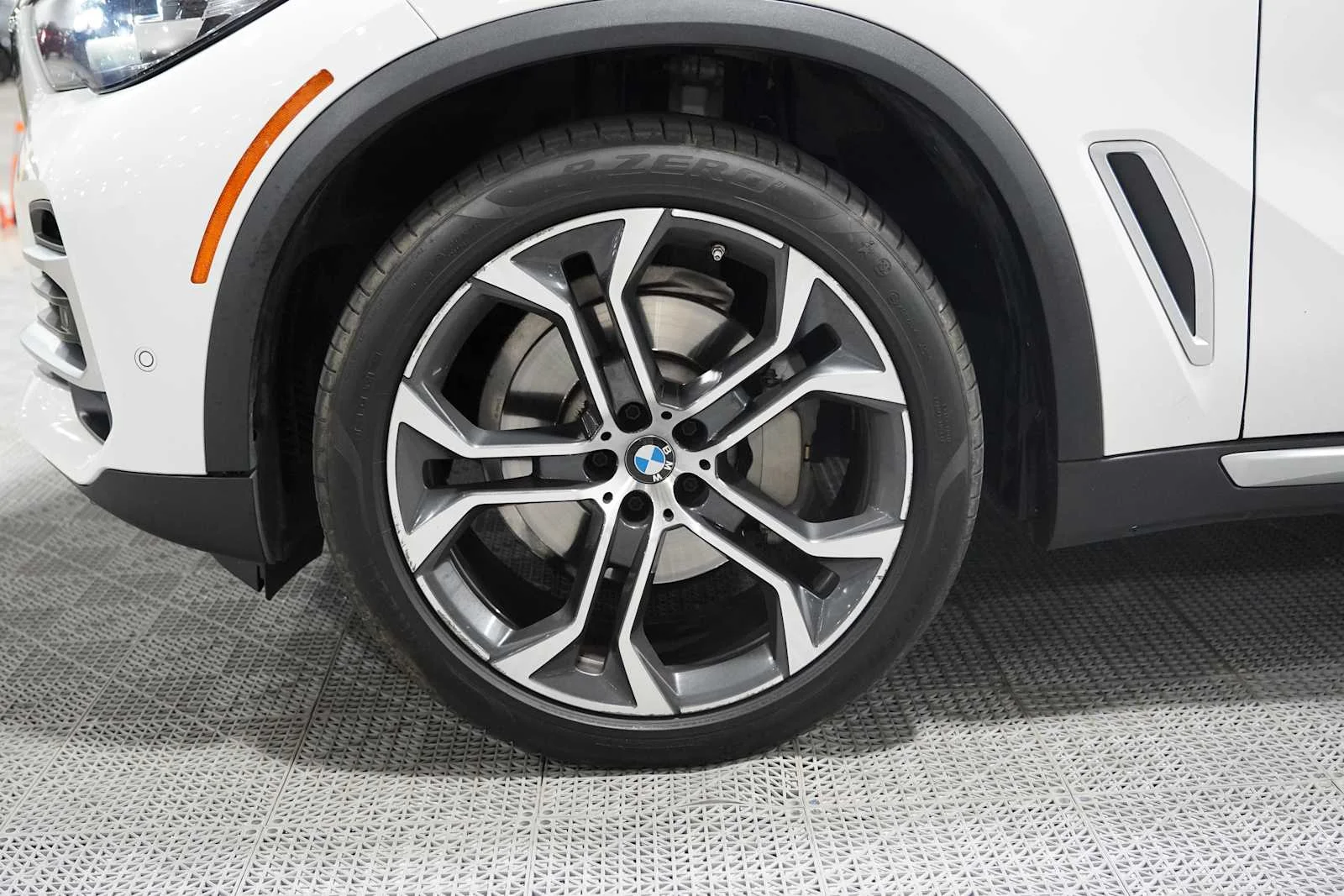Used 2021 Alpine White BMW sDrive40i image 8