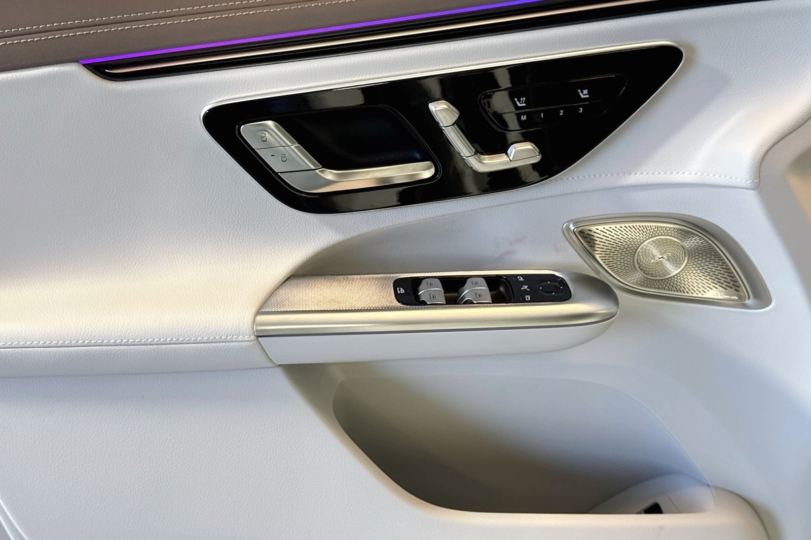 New 2026 Polar White Mercedes-Benz EQE 320+ image 16