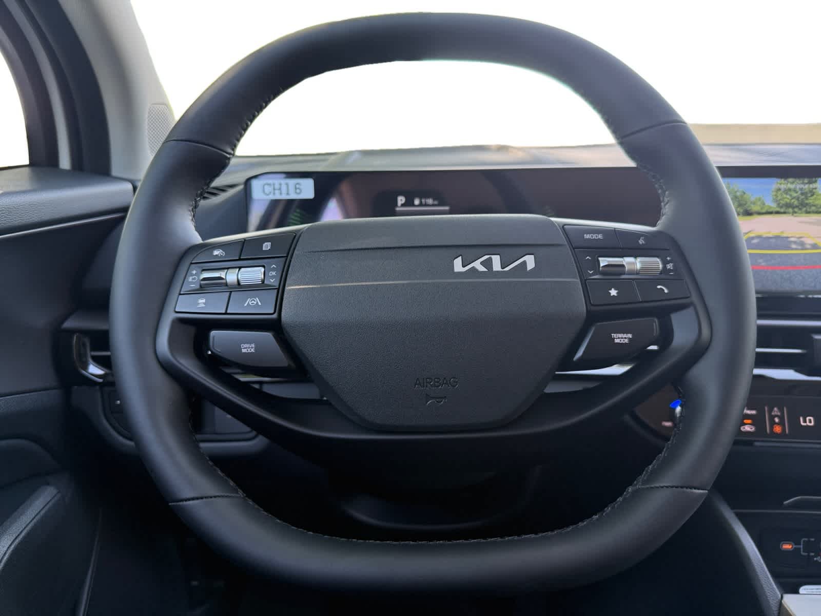 New 2026 Snow White Pearl Kia EX image 13