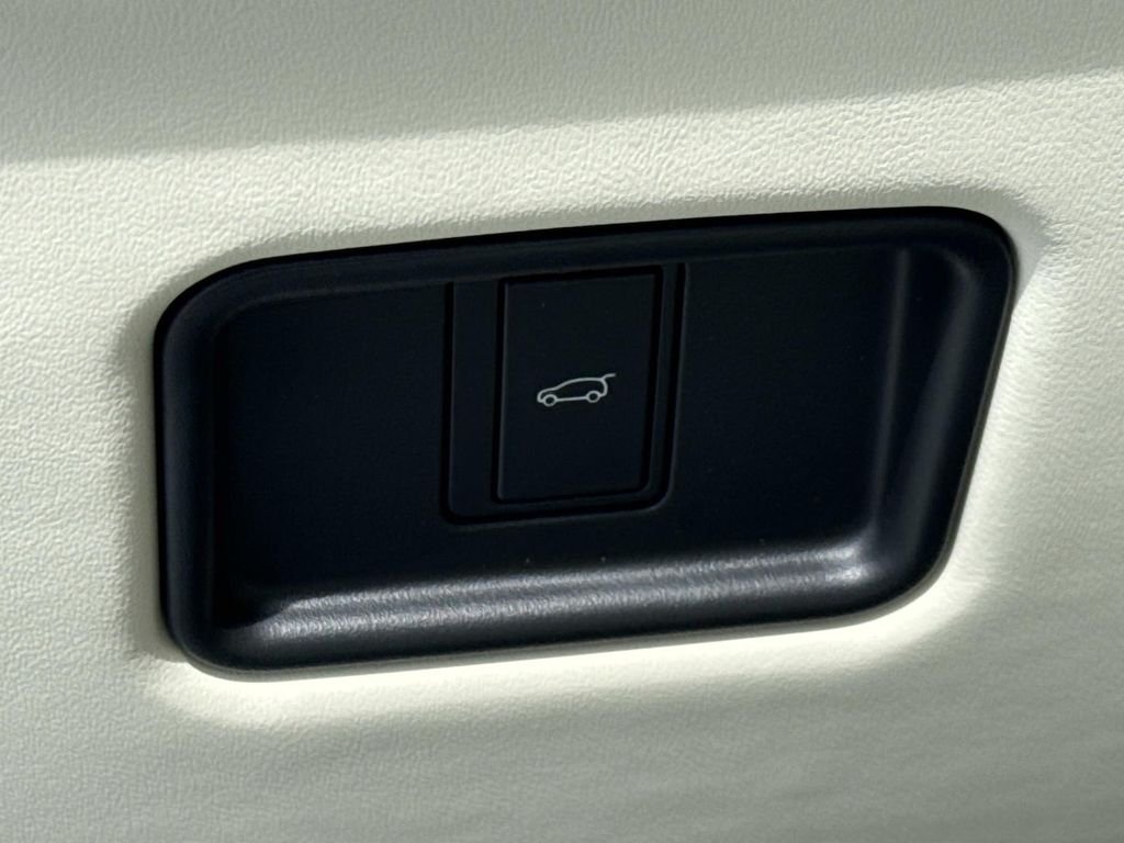 New 2026 Varesine Blue Land Rover SE 7 Seats image 22