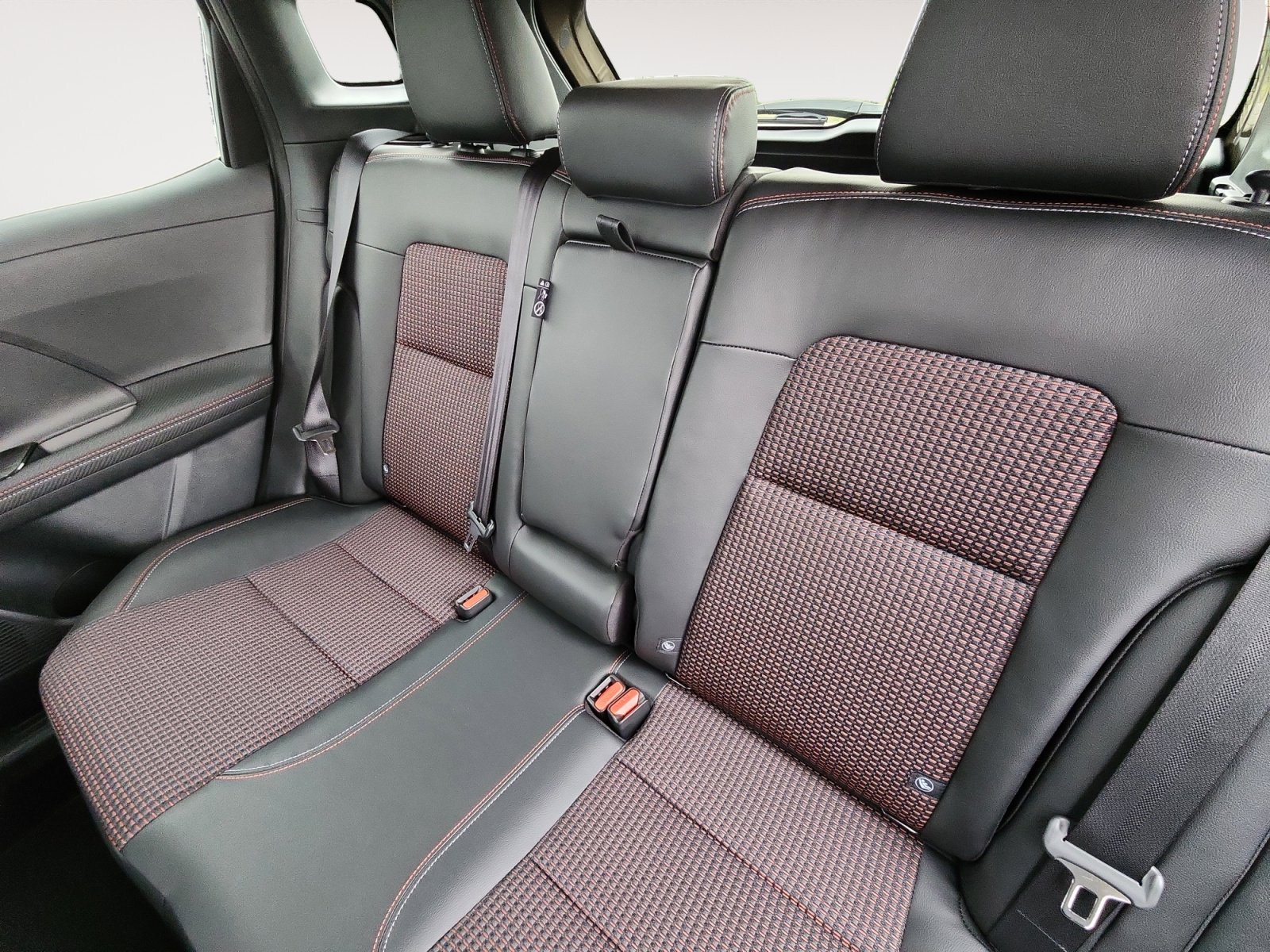 2026 Nissan KICKS SR - Photo 23