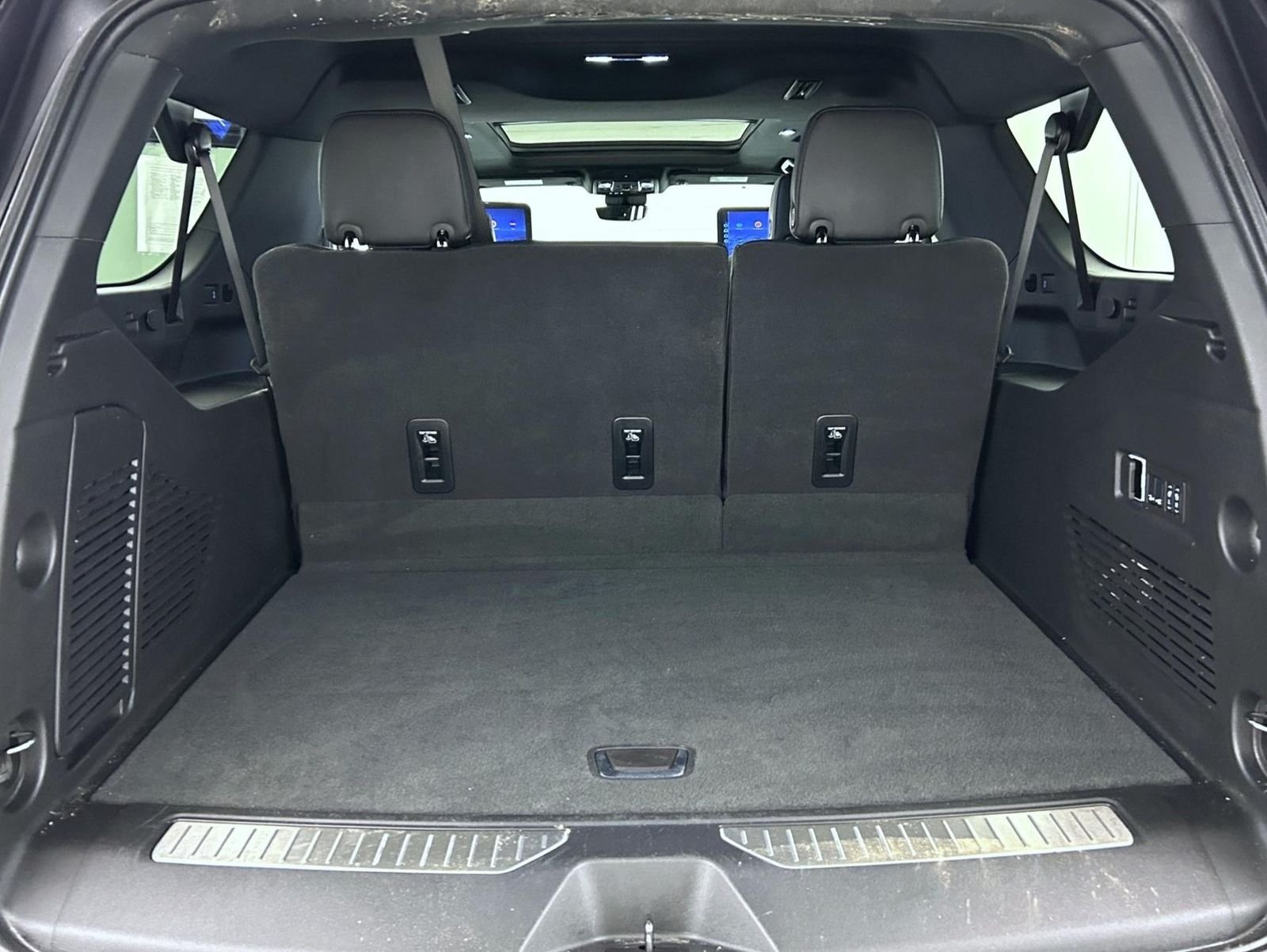 Used 2025 Gray Chevrolet Premier image 24