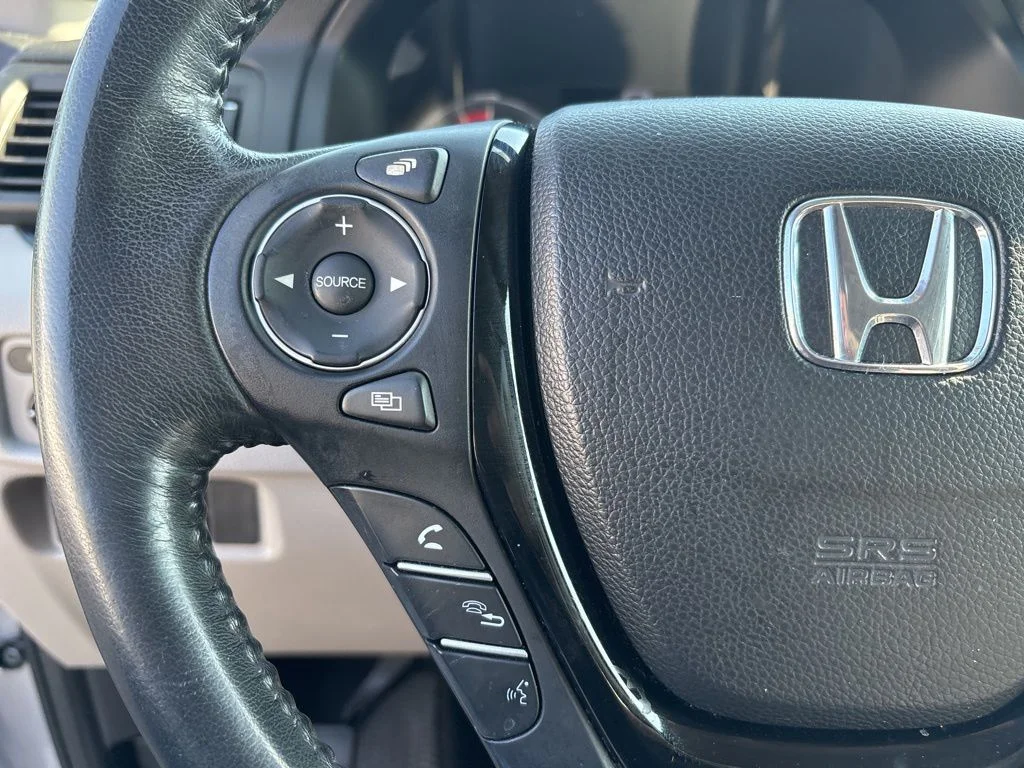 Used 2017  Honda Touring image 21