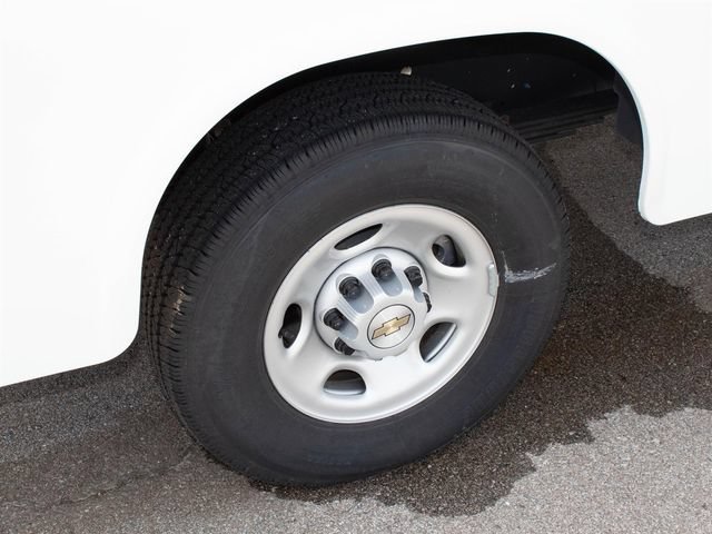 New 2025 Summit White Chevrolet 1WT image 15