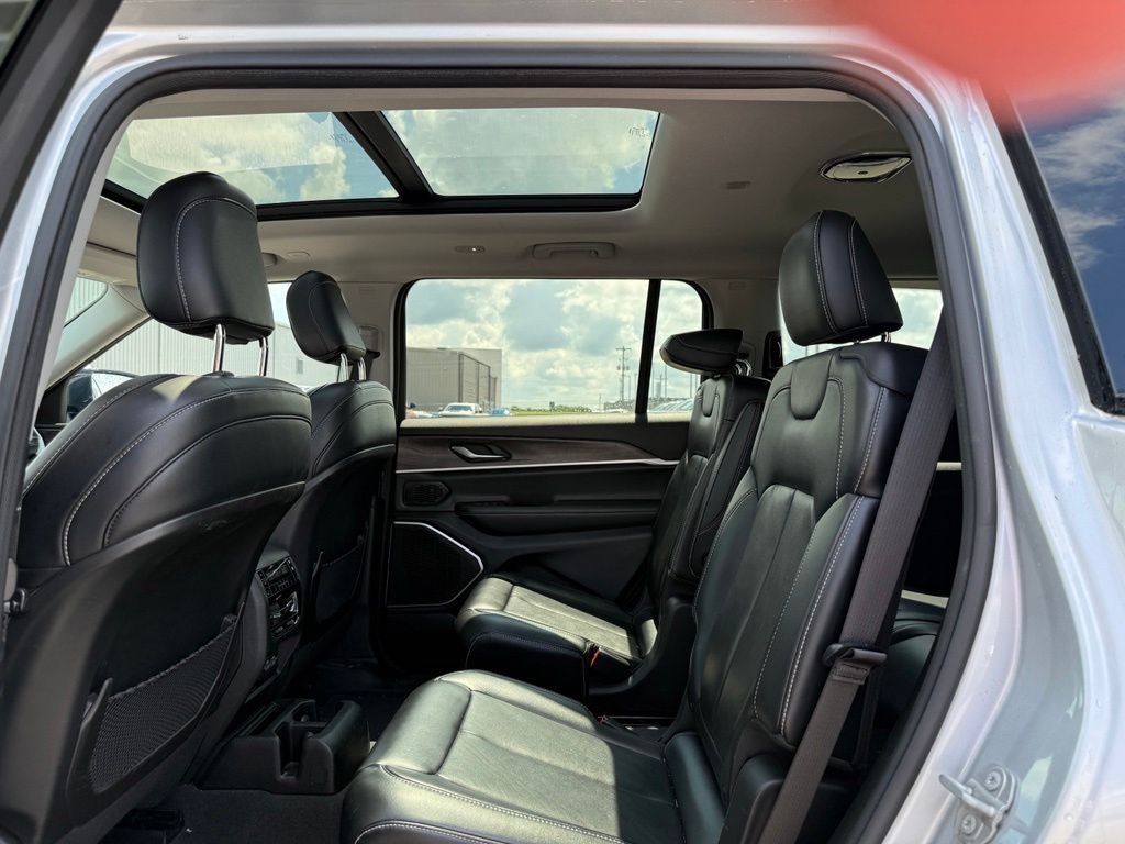 Used 2021 Silver Zynith Jeep Limited image 8