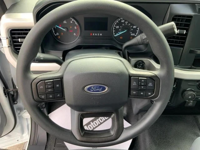 2025 Ford F-350 Super Duty Chassis Cab XLT - Photo 13