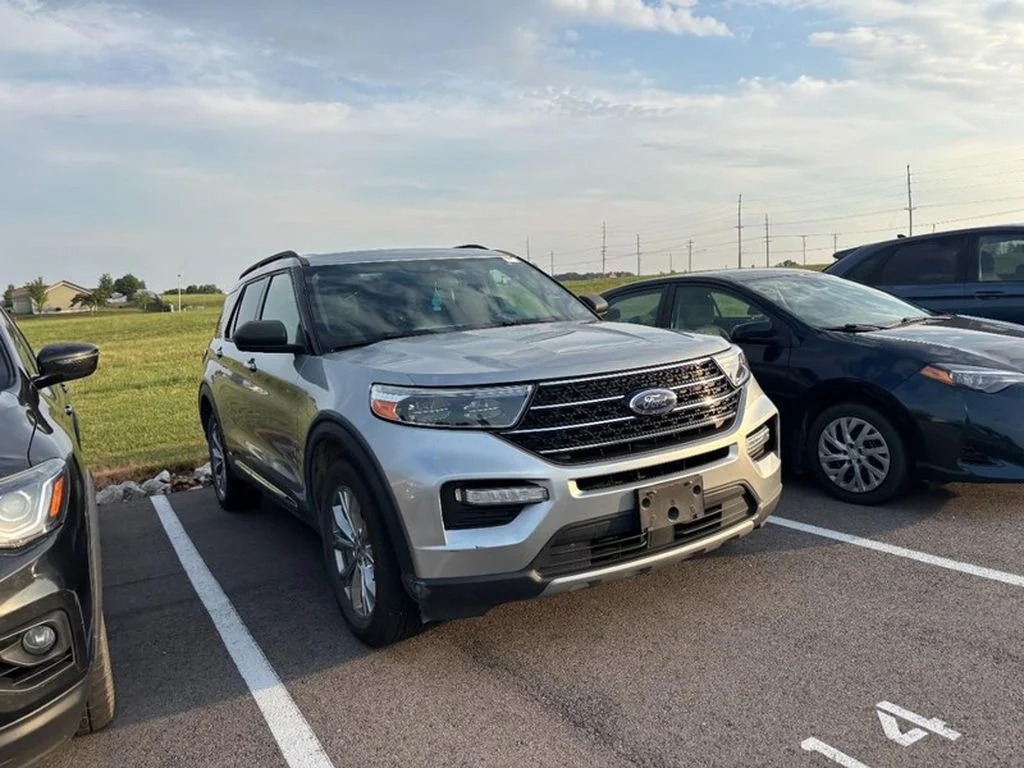 Used 2020 Iconic Silver Metallic Ford XLT image 3