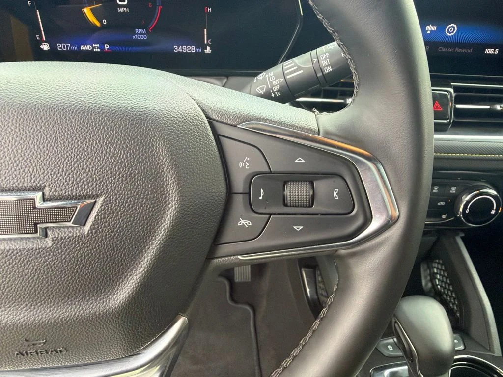 Used 2025 Yellow Chevrolet ACTIV image 10