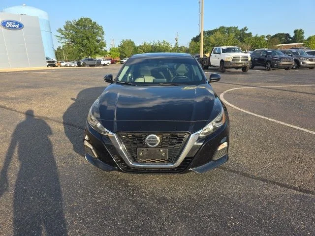 Used 2020 Black Nissan 2.5 S image 8