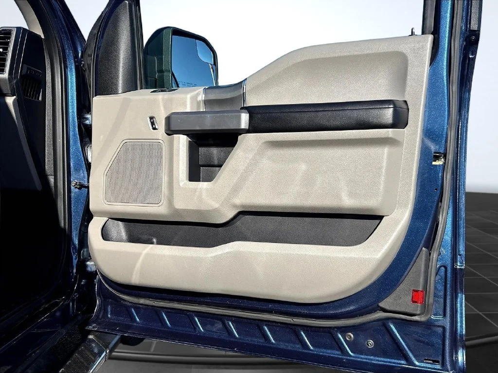 Used 2016 Blue Jeans Metallic Ford XLT image 32