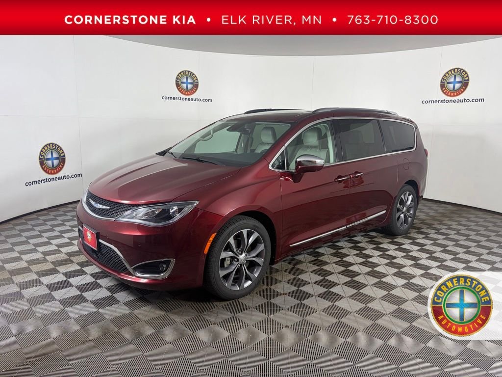 2018 Chrysler Pacifica Limited's photo