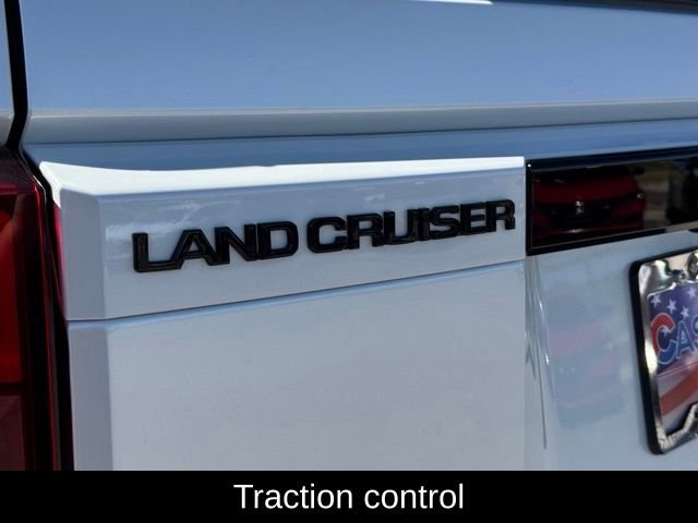 Used 2025 Wind Chill Pearl Toyota Base image 21