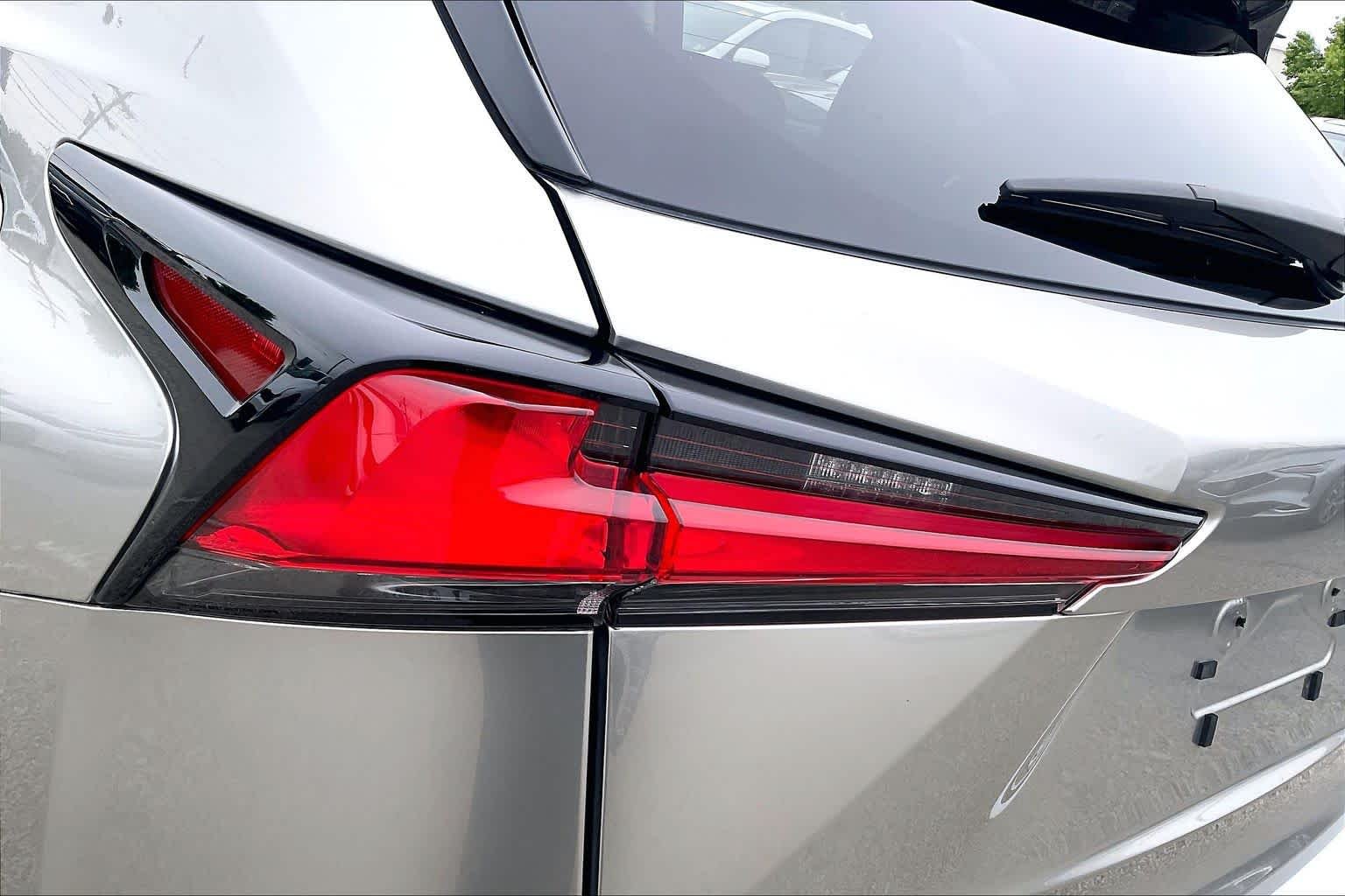Used 2021 Atomic Silver Lexus  image 27