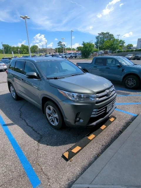 Used 2019 Green Toyota Limited image 12