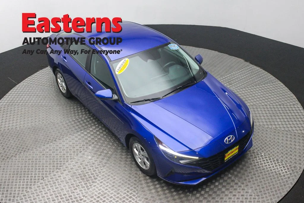 Used 2023 Blue Hyundai SE image 3