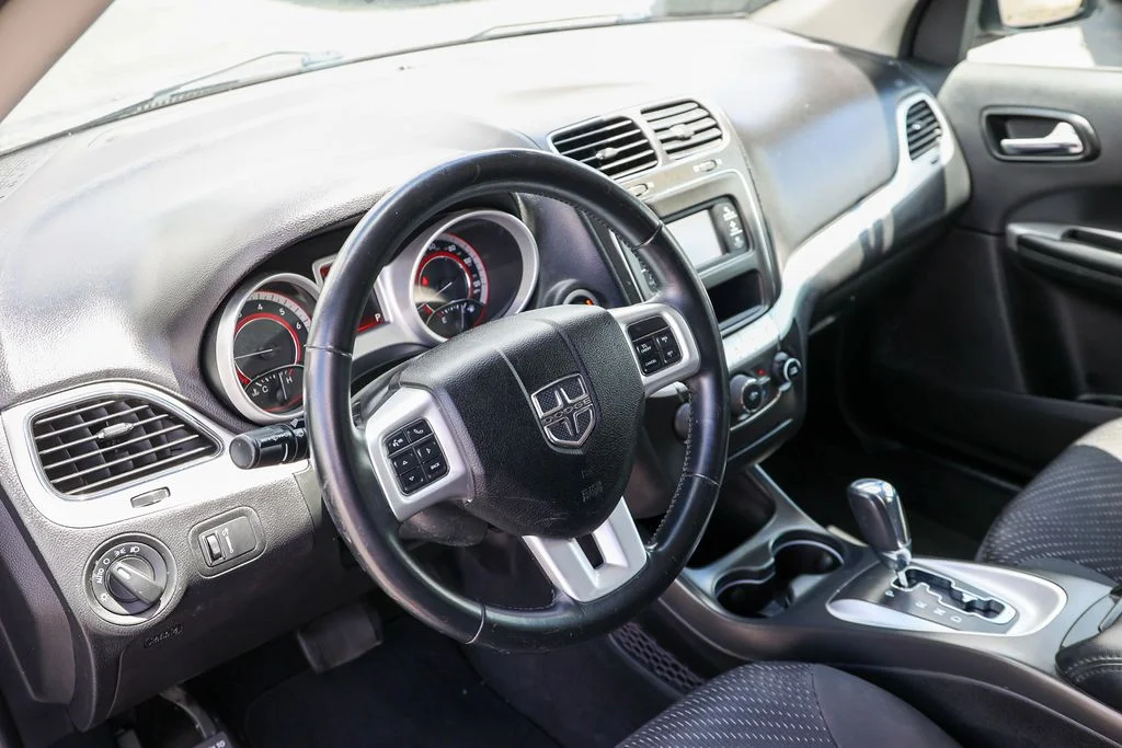 Used 2018 Silver Dodge SE image 26