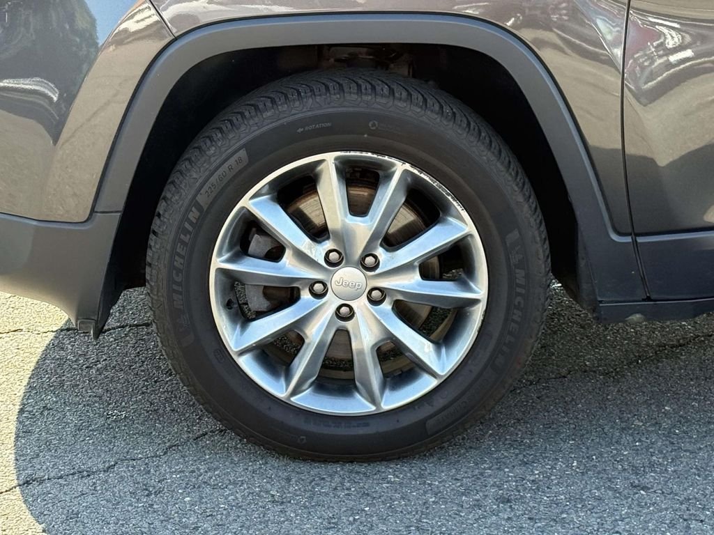 Used 2018 Gray Jeep Limited image 10
