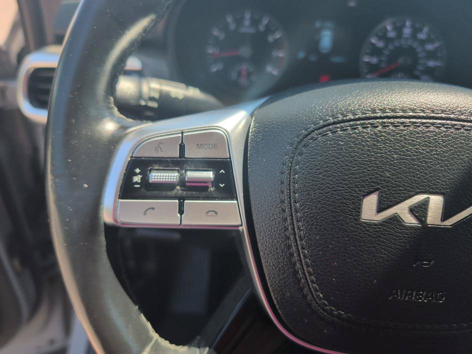 Used 2022 Wolf Gray Kia EX image 19