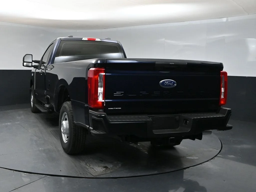 Used 2025 Blue Metallic Ford XL image 3