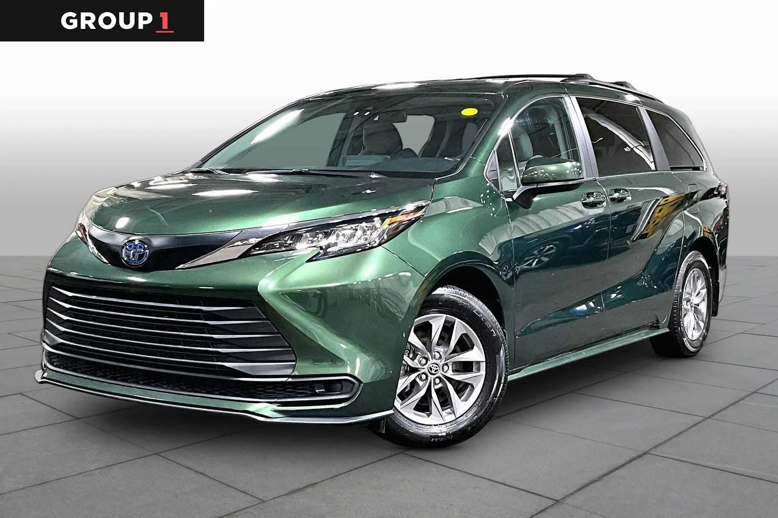 2023 Toyota Sienna LE 8-Passenger Hybrid AWD's photo