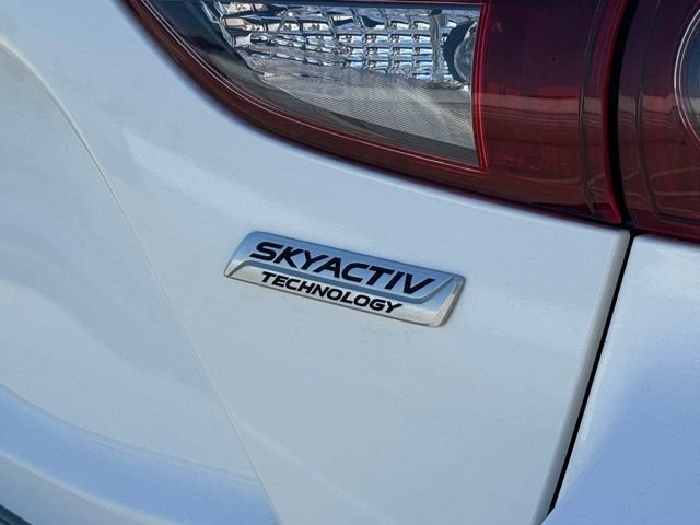Used 2017 Snowflake White Pearl Mazda Touring 2.5 image 27